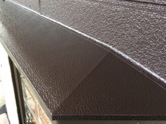 中津川市、小庇の天板の塗装完了