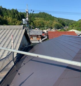可児市土田、屋根上塗り完了