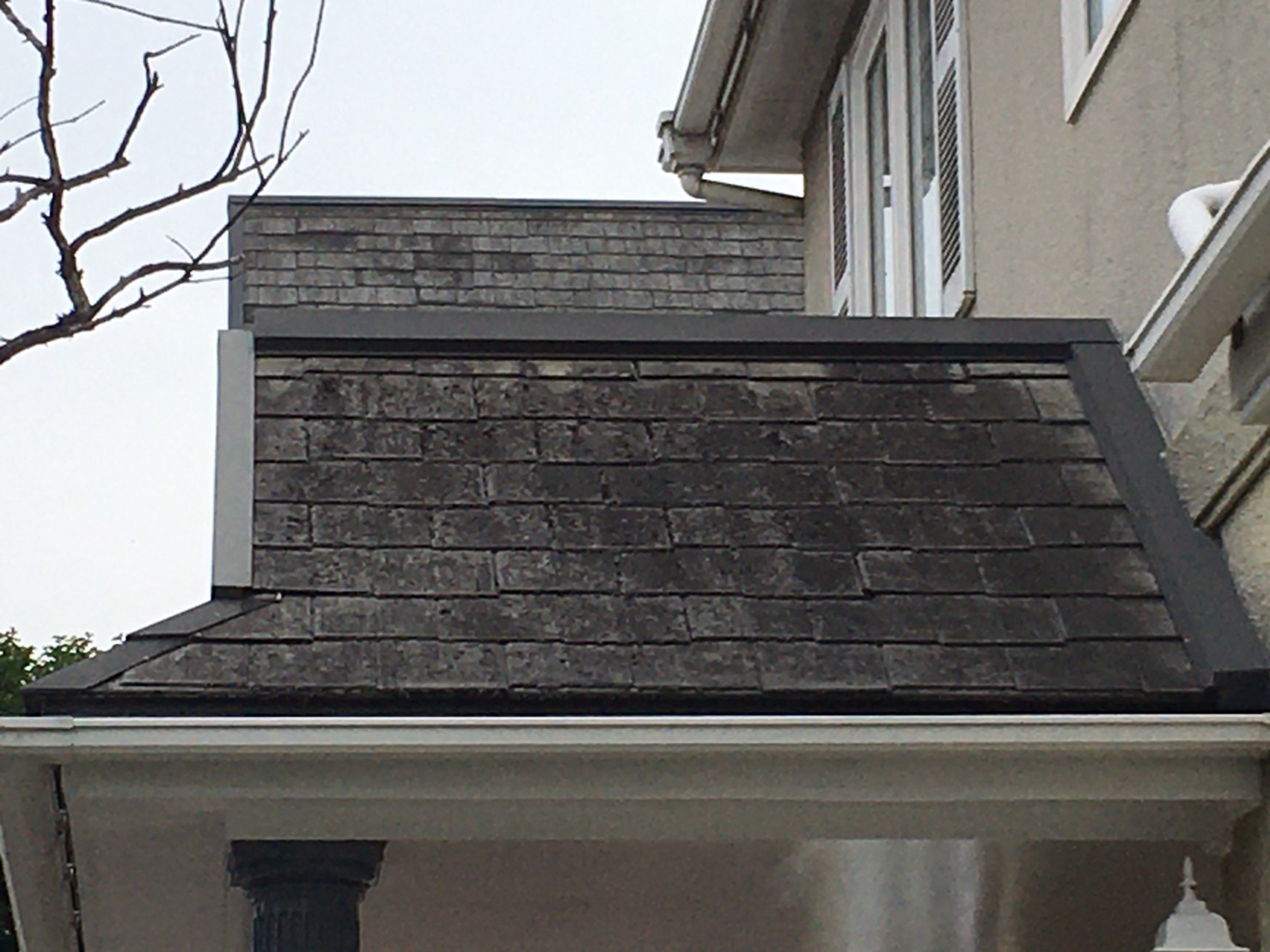 可児市川合、スレート屋根の塗膜の劣化