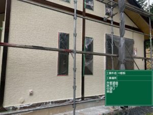 可児市大森、外壁の中塗り塗装完了