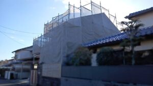 可児市愛岐ケ丘、足場組立