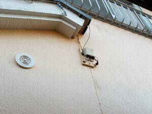 可児市広眺ケ丘、外壁の塗膜の色褪せ