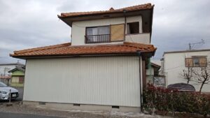 可児市土田、外壁の塗膜の色褪せ