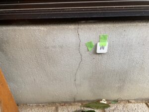 可児市平貝戸、基礎の亀裂