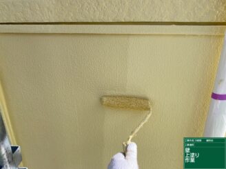 外壁上塗り施工中|可児市鳩吹台