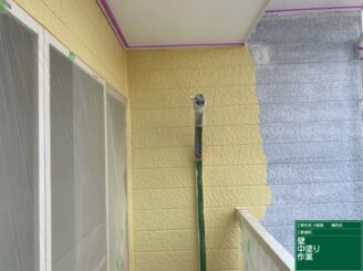 外壁中塗り施工中|可児市鳩吹台