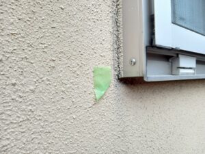 可児市緑ヶ丘、窓周りのコーキングの劣化