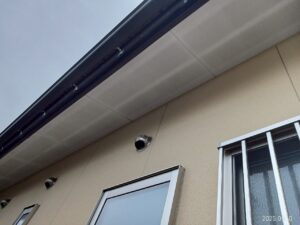 可児市緑ヶ丘、軒天井の塗膜の劣化