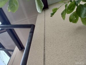 可児市緑ヶ丘、外壁の塗膜の劣化