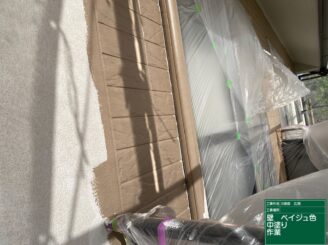 外壁中塗り施工中（可児市広見）
