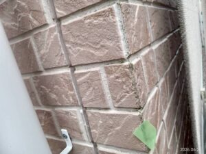 可児市下恵土 玄関柱の入隅のひび割れ