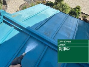可児市川合、瓦棒屋根の洗浄