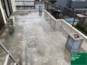 可児市徳野南、ベランダの洗浄